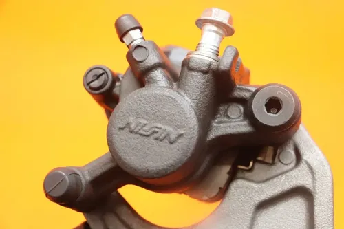 2023 11-24 SUZUKI GSXR 600 750 REAR BACK BRAKE CALIPER W MOUNT BRACKET