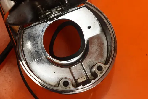2013 HARLEY-DAVIDSON ELECTRA GLIDE OEM GAS TANK FUEL CELL BELT