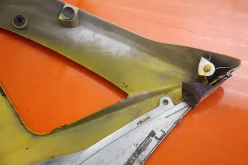 2007 2008 SUZUKI GSXR 1000 OEM RIGHT MID UPPER SIDE FAIRING COWL PLASTIC