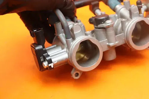 22-25 2023 YAMAHA YZF R7 OEM MAIN FUEL INJECTORS / THROTTLE BODIES