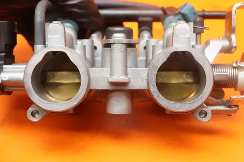22-25 2023 YAMAHA YZF R7 OEM MAIN FUEL INJECTORS / THROTTLE BODIES