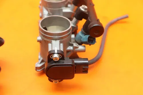 22-25 2023 YAMAHA YZF R7 OEM MAIN FUEL INJECTORS / THROTTLE BODIES