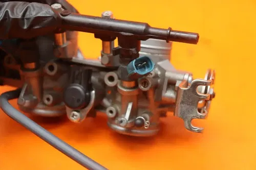 22-25 2023 YAMAHA YZF R7 OEM MAIN FUEL INJECTORS / THROTTLE BODIES