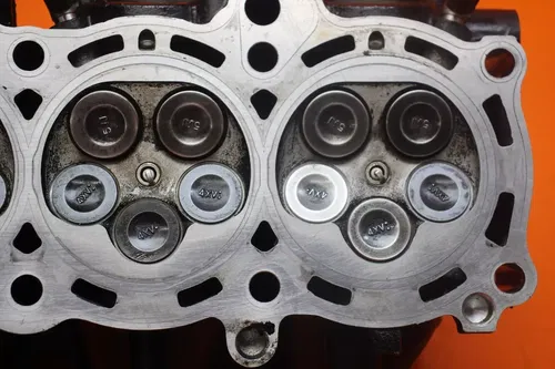 2000 2001 YAMAHA YZF R1 OEM ENGINE TOP END CYLINDER HEAD 5JJ-11101-01-00