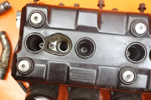 2000 2001 YAMAHA YZF R1 OEM ENGINE TOP END CYLINDER HEAD 5JJ-11101-01-00