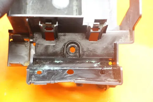 09-16 KAWASAKI VULCAN 1700 VOYAGER ABS OEM BATTERY TRAY BOX HOLDER 32097-0027