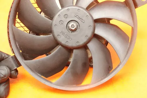 06-09 SUZUKI GSXR 600 OEM ENGINE RADIATOR COOLING FAN