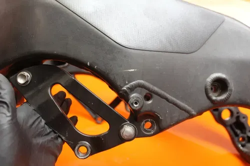 2004-2005 KAWASAKI NINJA ZX10R  STRAIGHT FRAME CHASSIS R 386-334-6729 4 DETAILS