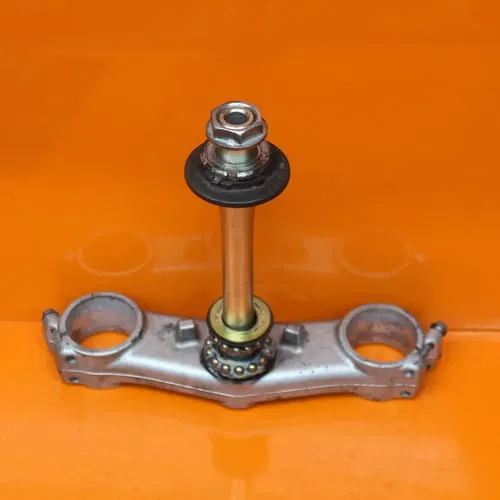 2004 2005 HONDA CBR 1000RR OEM FRONT FORKS CLAMP LOWER TRIPLE TREE STEM
