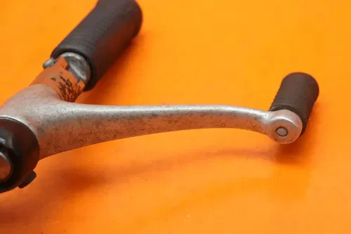 07-13 HARLEY-DAVIDSON SPORTSTER 1200 OEM LEFT REARSET REAR SET DRIVER FOOT PEG
