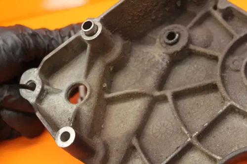 09-16 SUZUKI GSXR 1000 OEM ENGINE SPROCKET COVER