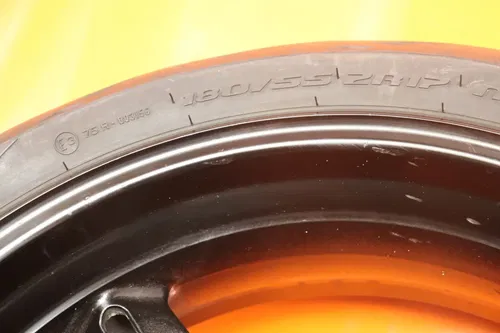 01-05 SUZUKI GSXR 600 750 OEM REAR WHEEL BACK RIM W TIRE