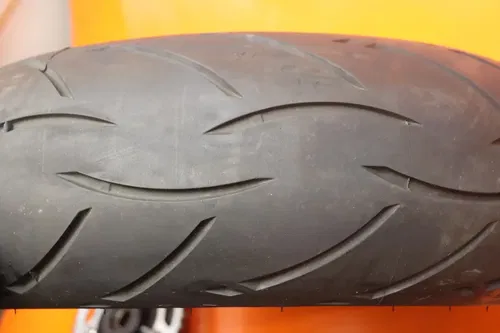 01-05 SUZUKI GSXR 600 750 OEM REAR WHEEL BACK RIM W TIRE
