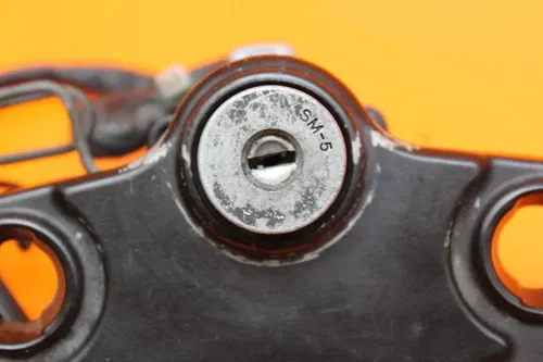 99-07 SUZUKI GSXR1300R BUSA OEM IGNITION LOCK *NO KEY* 37100-24F00