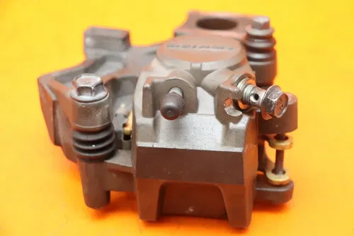 06-07 SUZUKI GSXR 600 750 OEM REAR BACK BRAKE CALIPER W MOUNT BRACKET W PADS