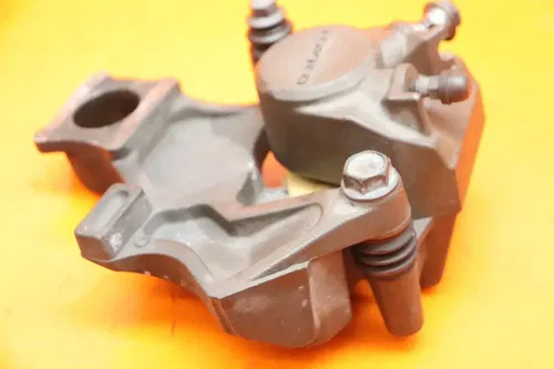 06-07 SUZUKI GSXR 600 750 OEM REAR BACK BRAKE CALIPER W MOUNT BRACKET W PADS