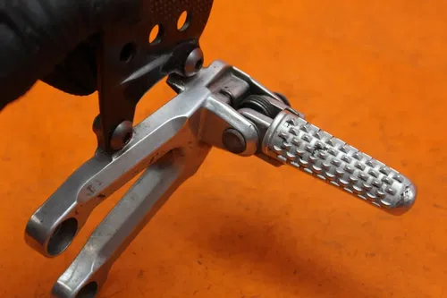 04-07 HONDA CBR1000RR CARBON FIBER LEFT REARSET REAR SET DRIVER FOOT PEG REST