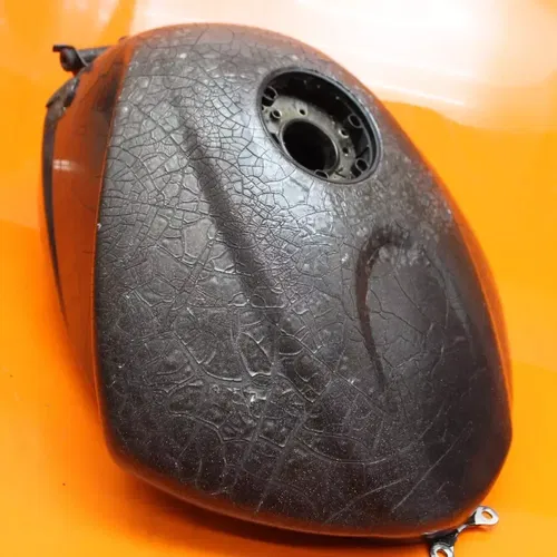 06-08 TRIUMPH DAYTONA 675 OEM GAS TANK FUEL CELL PETROL RESERVOIR T2401091-CM