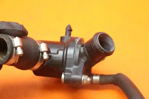 2004-2008 YAMAHA YZF R1 OEM THERMOSTAT W HOUSING ASSEMBLY