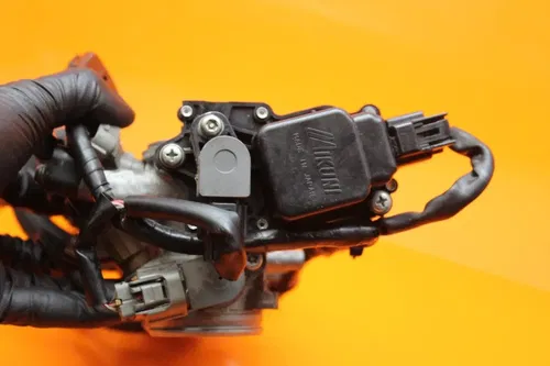 13-19 SUZUKI GSXR 750 OEM MAIN FUEL INJECTORS / THROTTLE BODIES 13406-15J20