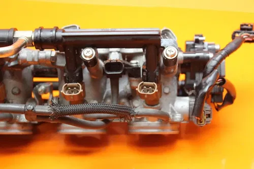 13-19 SUZUKI GSXR 750 OEM MAIN FUEL INJECTORS / THROTTLE BODIES 13406-15J20