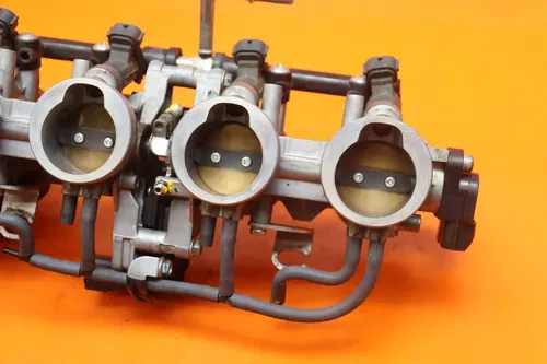 09-12 KAWASAKI NINJA ZX6R OEM MAIN FUEL INJECTORS / THROTTLE BODIES