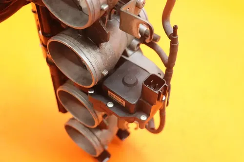 09-12 KAWASAKI NINJA ZX6R OEM MAIN FUEL INJECTORS / THROTTLE BODIES