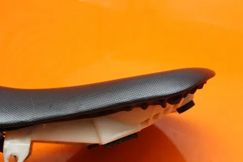 2007-2008 KAWASAKI NINJA ZX6R OEM FRONT DRIVERS SEAT PAD SADDLE PILLION