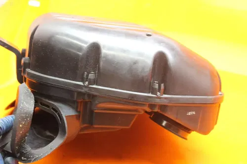 2001 2002 SUZUKI GSXR 1000 OEM AIRBOX AIR INTAKE FILTER BOX 13700-40F00