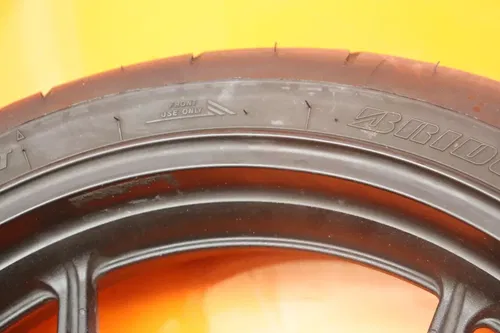 2004-2005 KAWASAKI NINJA ZX10R OEM FRONT WHEEL RIM W TIRE