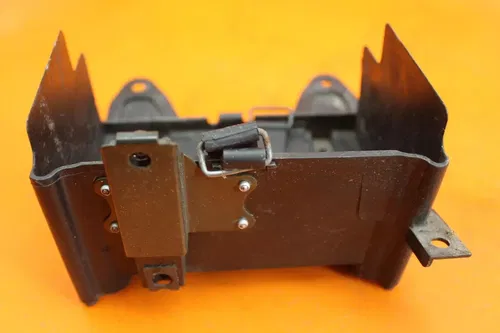 04 05 06 YAMAHA YZF R1 OEM REAR BACK TAIL UNDERTAIL BATTERY TRAY PLASTIC