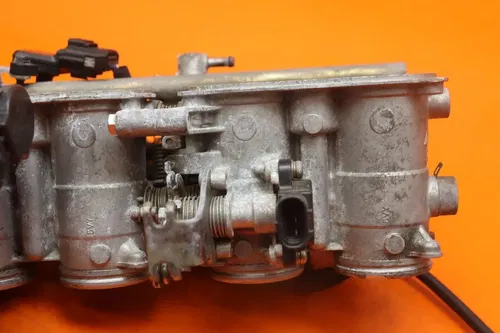 2004-2006 YAMAHA YZF R1 OEM MAIN FUEL INJECTORS / THROTTLE BODIES