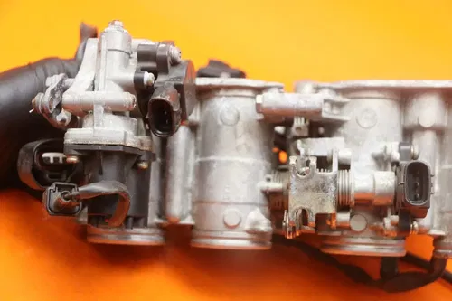 2004-2006 YAMAHA YZF R1 OEM MAIN FUEL INJECTORS / THROTTLE BODIES