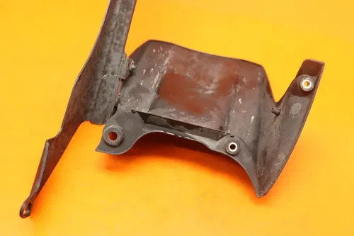 04-14 YAMAHA YZF R1 OEM REAR BACK DRIVE CHAIN GUARD AND REAR HUGGER
