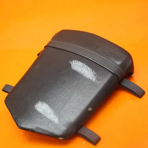 2000 2001 YAMAHA YZF R1 OEM REAR BACK PASSENGER TANDEM SEAT PAD SADDLE PILLION