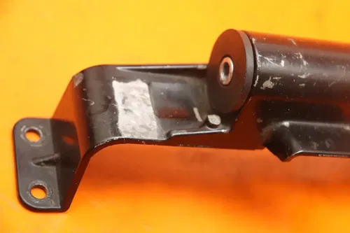 04-06 YAMAHA YZF R1 OEM GAS TANK FUEL CELL PETROL RESERVOIR BRACKET MOUNT