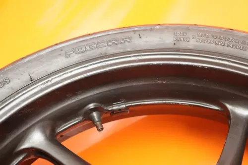 06-09 YAMAHA YZF R6S 03-09 R6 OEM FRONT WHEEL RIM W TIRE