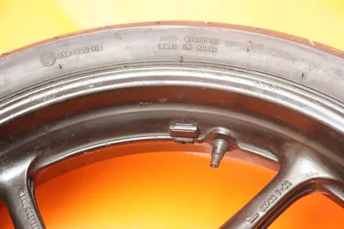 06-09 YAMAHA YZF R6S 03-09 R6 OEM FRONT WHEEL RIM W TIRE