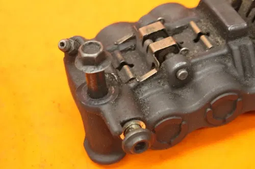 09-14 YAMAHA YZF R1 OEM RIGHT LEFT FRONT BRAKE CALIPER SET WITH PADS