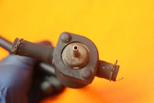 2003-2004 SUZUKI GSXR 1000 AIR VALVE SOLENOID TOP ENGINE SWITCH SENSOR