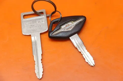 2011 SUZUKI BOULEVARD IGNITION LOCK KEY SET W/ GAS CAP AND SEAT LOCK