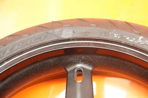 01-05 SUZUKI GSXR 600 750 OEM FRONT WHEEL RIM W TIRE