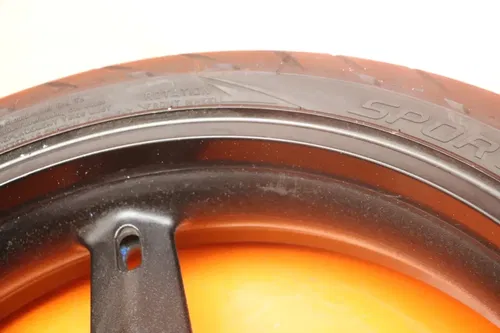 01-05 SUZUKI GSXR 600 750 OEM FRONT WHEEL RIM W TIRE