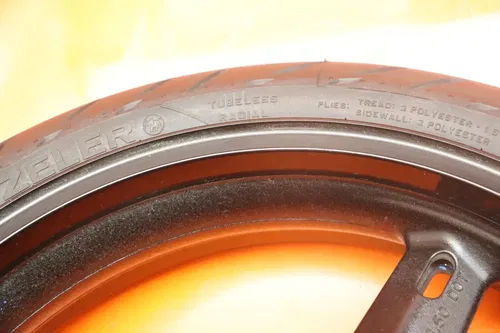 01-05 SUZUKI GSXR 600 750 OEM FRONT WHEEL RIM W TIRE