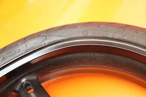 01-05 SUZUKI GSXR 600 750 OEM FRONT WHEEL RIM W TIRE