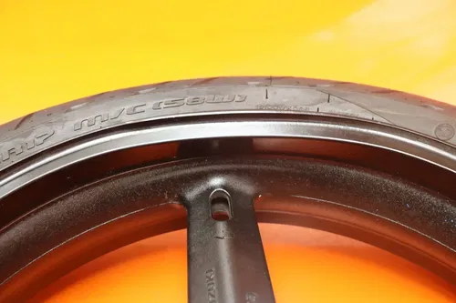 01-05 SUZUKI GSXR 600 750 OEM FRONT WHEEL RIM W TIRE
