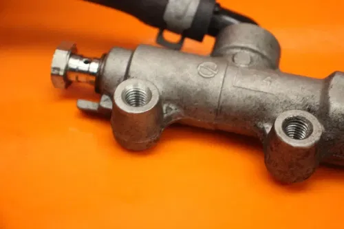 2004 2005 KAWASAKI NINJA ZX10R OEM REAR BACK BRAKE MASTER CYLINDER & RESERVOIR