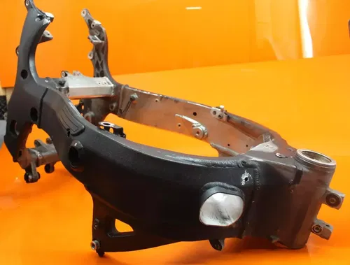 04-07 SUZUKI GSXR1300R BUSA OEM STRAIGHT FRAME CHASSIS C 386-334-6729 4 DETAILS