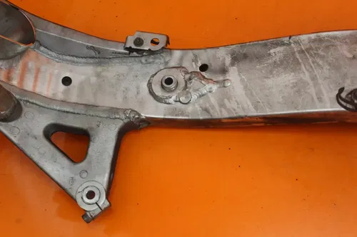 04-07 SUZUKI GSXR1300R BUSA OEM STRAIGHT FRAME CHASSIS C 386-334-6729 4 DETAILS