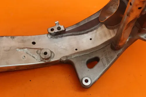 04-07 SUZUKI GSXR1300R BUSA OEM STRAIGHT FRAME CHASSIS C 386-334-6729 4 DETAILS